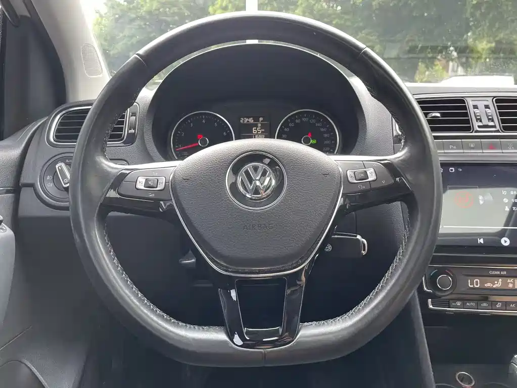 Volkswagen Polo 2017 — фото 18