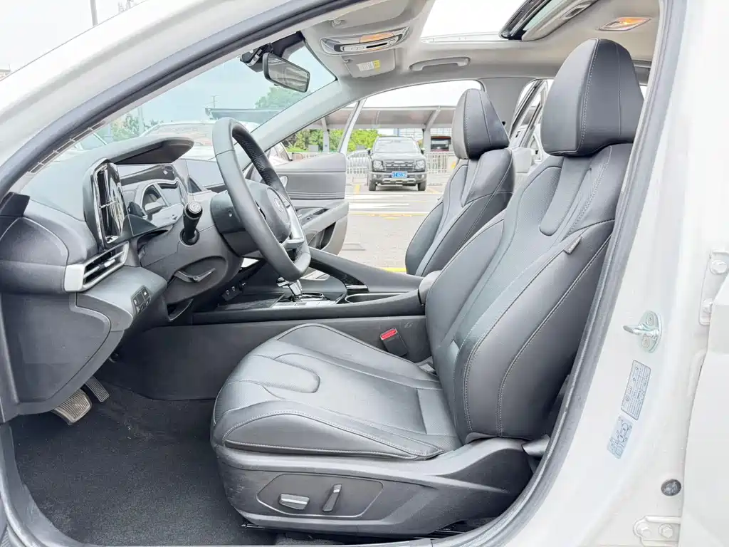 Hyundai Elantra 2022 — фото 11
