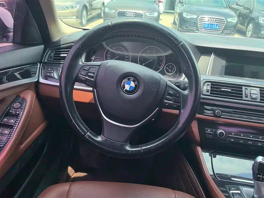 BMW 5 Series 2016 — фото 15
