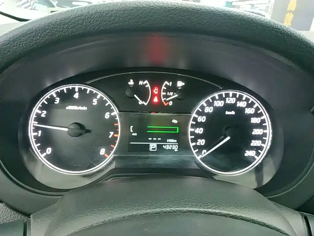 Nissan Tiida 2019 — фото 12