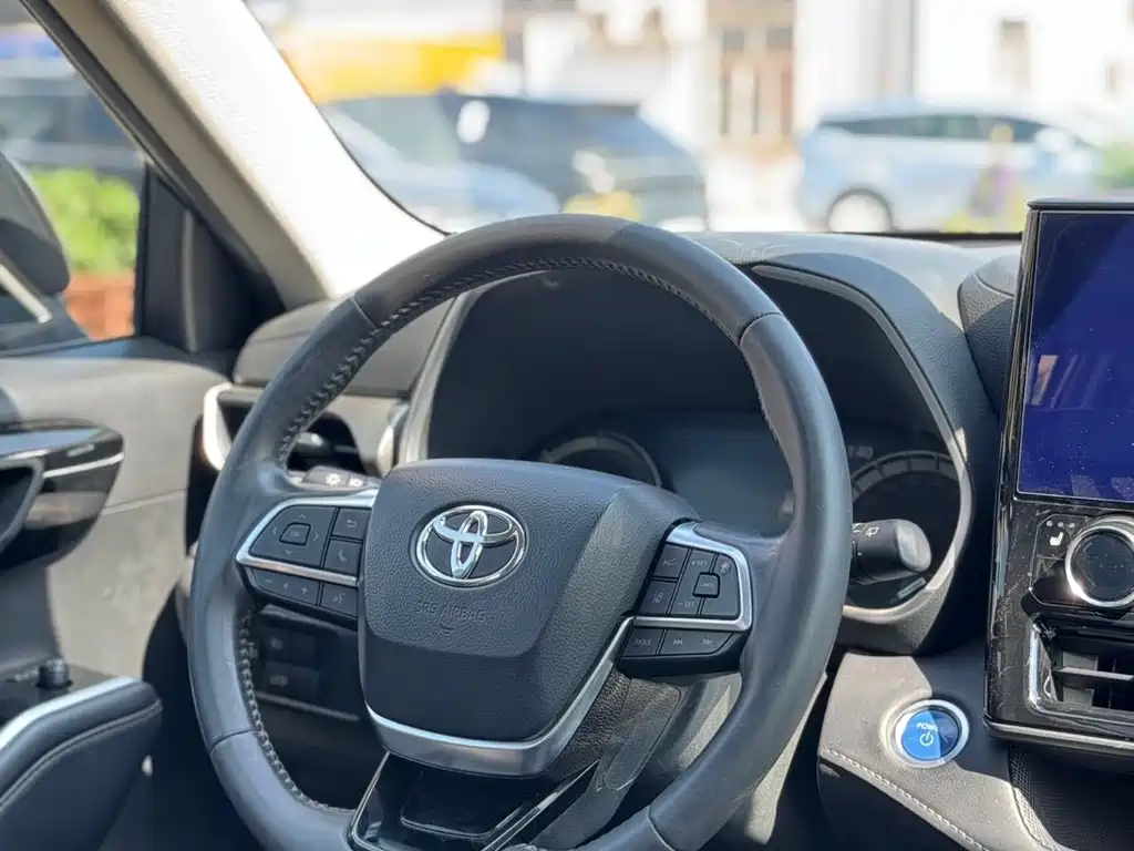 Toyota Highlander 2023 — фото 12