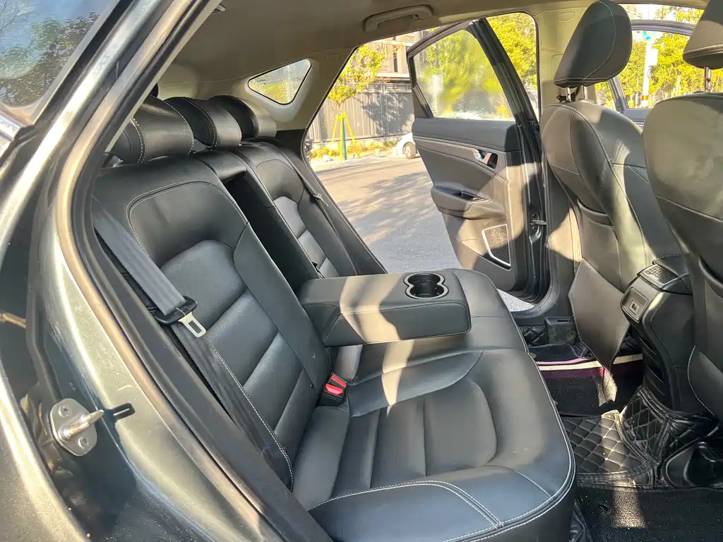 Geely Emgrand GS 2018 — фото 14