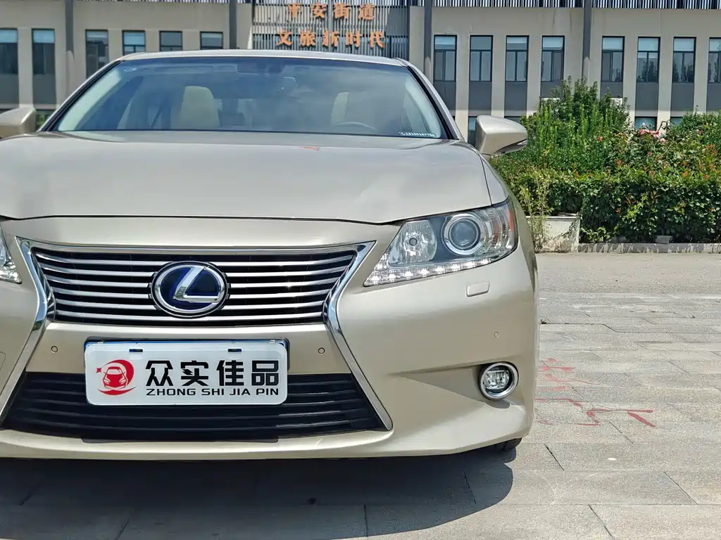 Lexus ES 2015 — фото 24