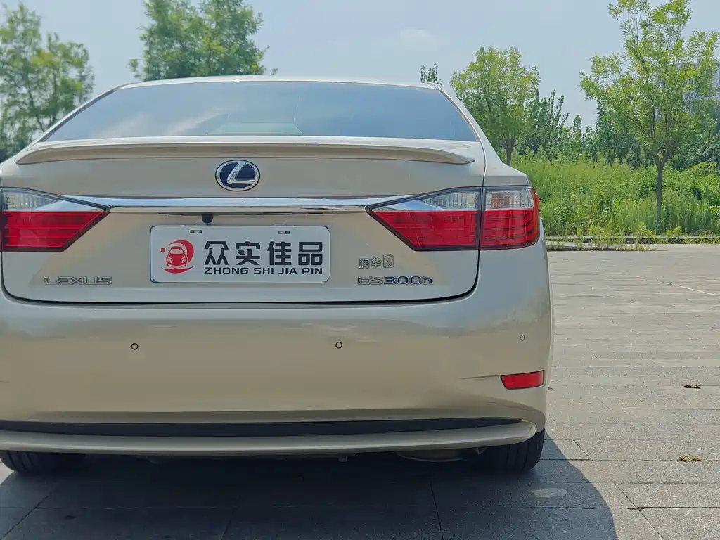 Lexus ES 2015 — фото 25