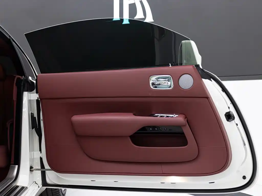 Rolls-Royce Wraith 2018 — фото 16