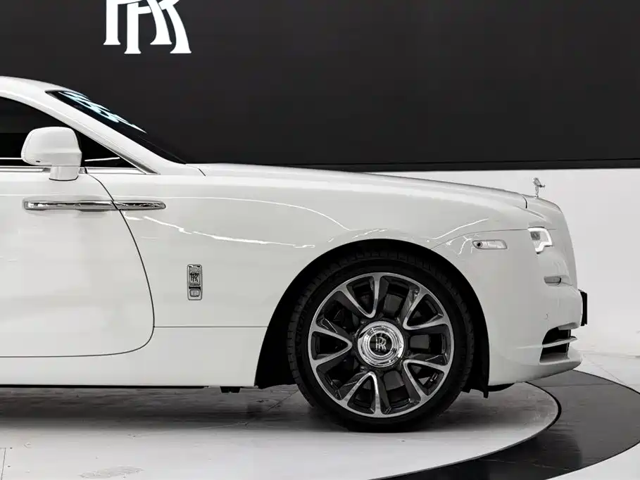 Rolls-Royce Wraith 2018 — фото 21