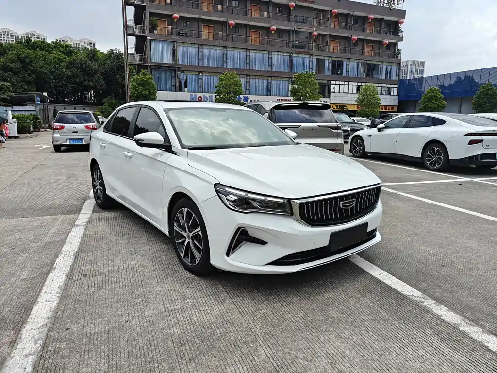 Geely Emgrand 2023