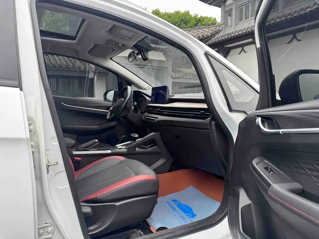 Geely Vision X3 2021 — фото 10