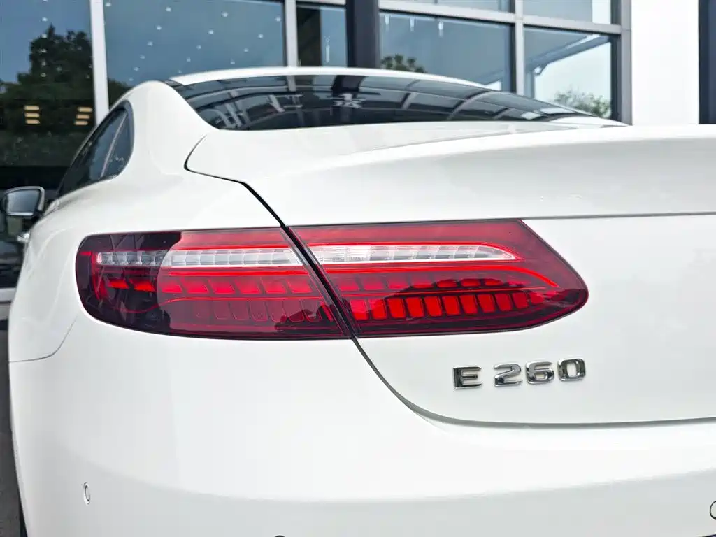 Mercedes-Benz E-Class 2023 — фото 8