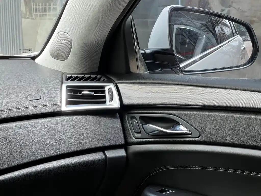 Cadillac SRX 2015 — фото 8