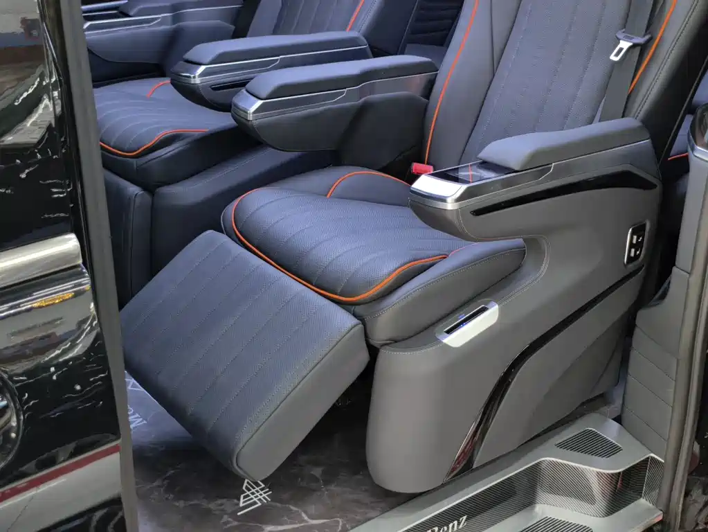 Mercedes-Benz V-Class 2020 — фото 12