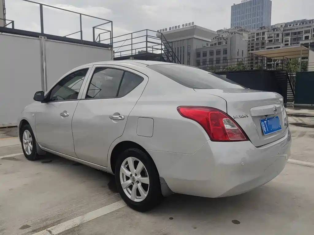 Nissan Sunny 2012 — фото 10