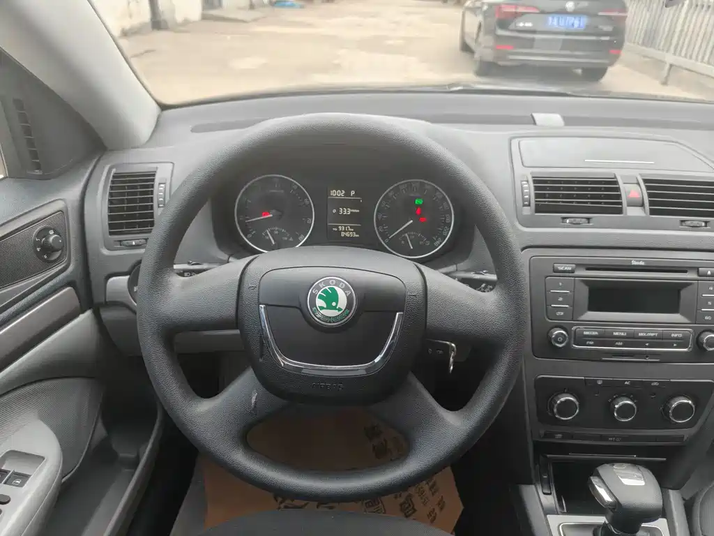 Skoda Octavia 2012 — фото 12