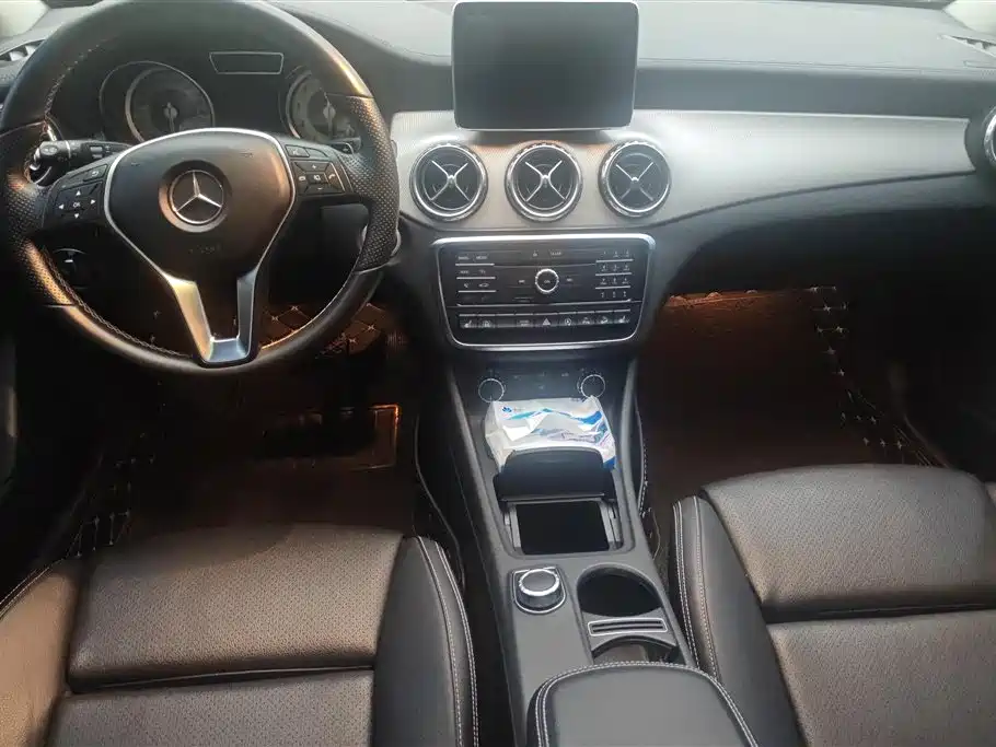 Mercedes-Benz GLA 2016 — фото 12