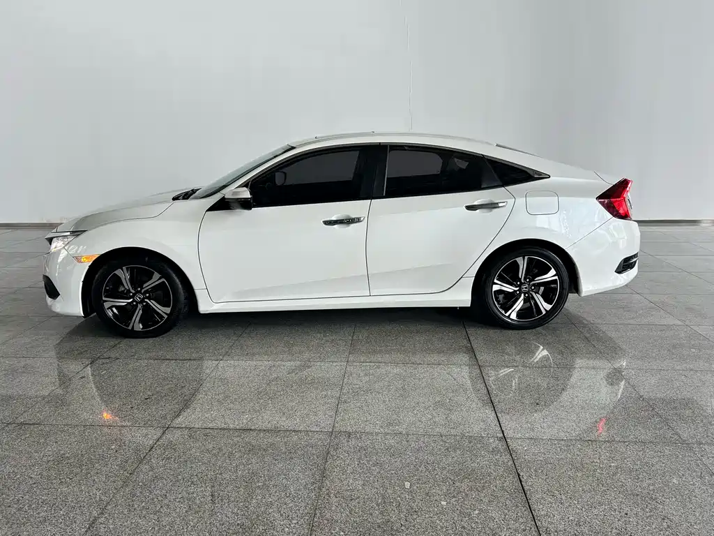 Honda Civic 2018 — фото 29