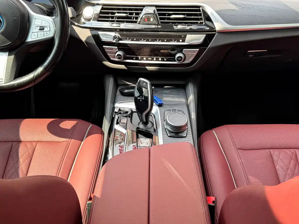 BMW 5 Series New Energy 2023 — фото 14
