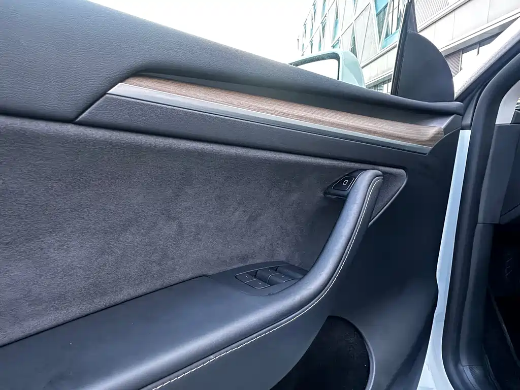 Tesla Model Y 2022 — фото 18