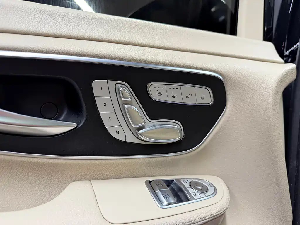 Mercedes-Benz V-Class 2019 — фото 20