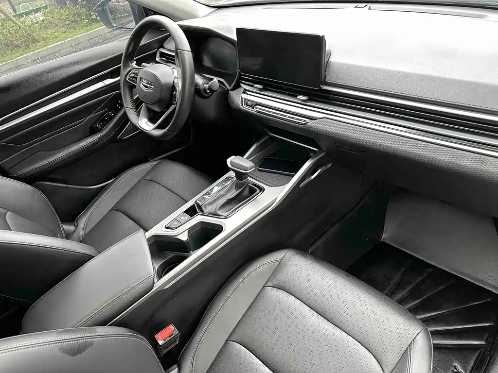 Geely Emgrand 2021
