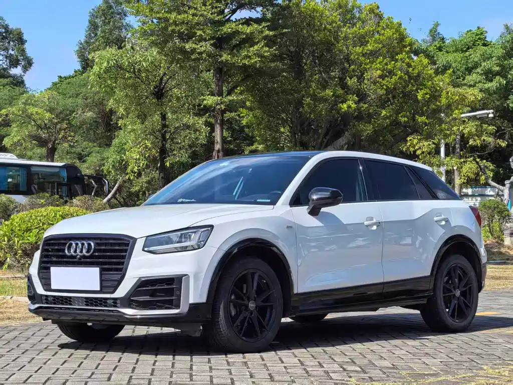 Audi Q2L 2021 — фото 1