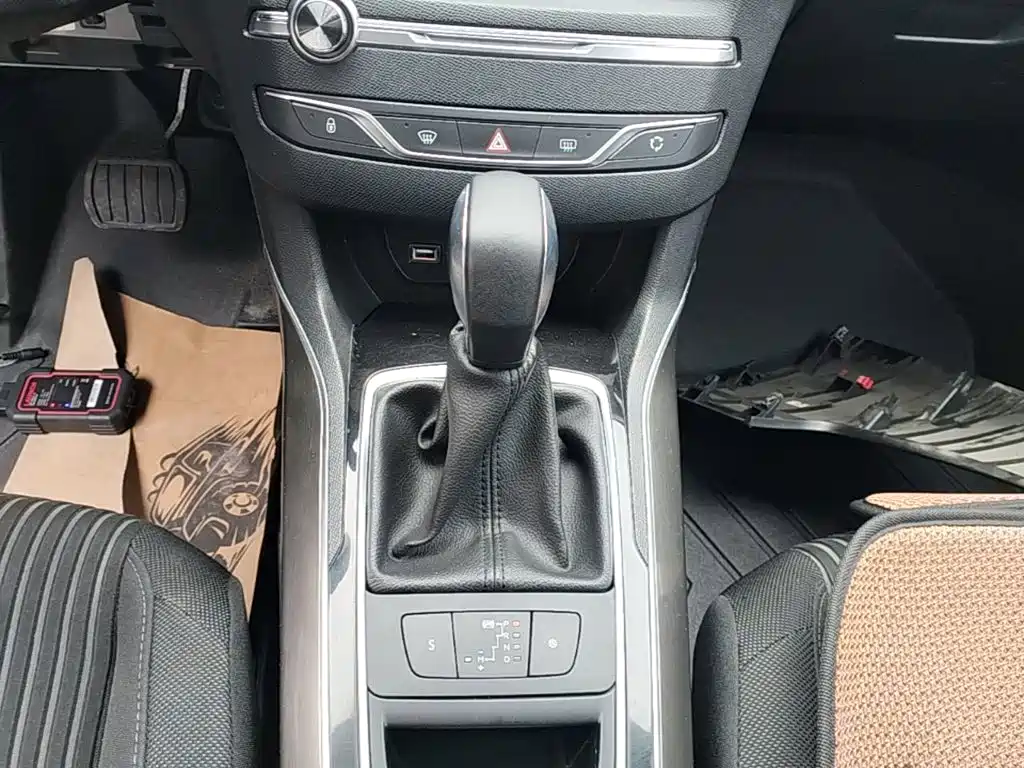 Peugeot 408 2015 — фото 14