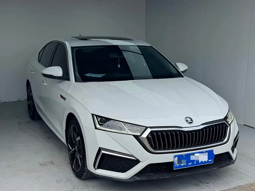 Skoda Octavia 2023 — фото 3