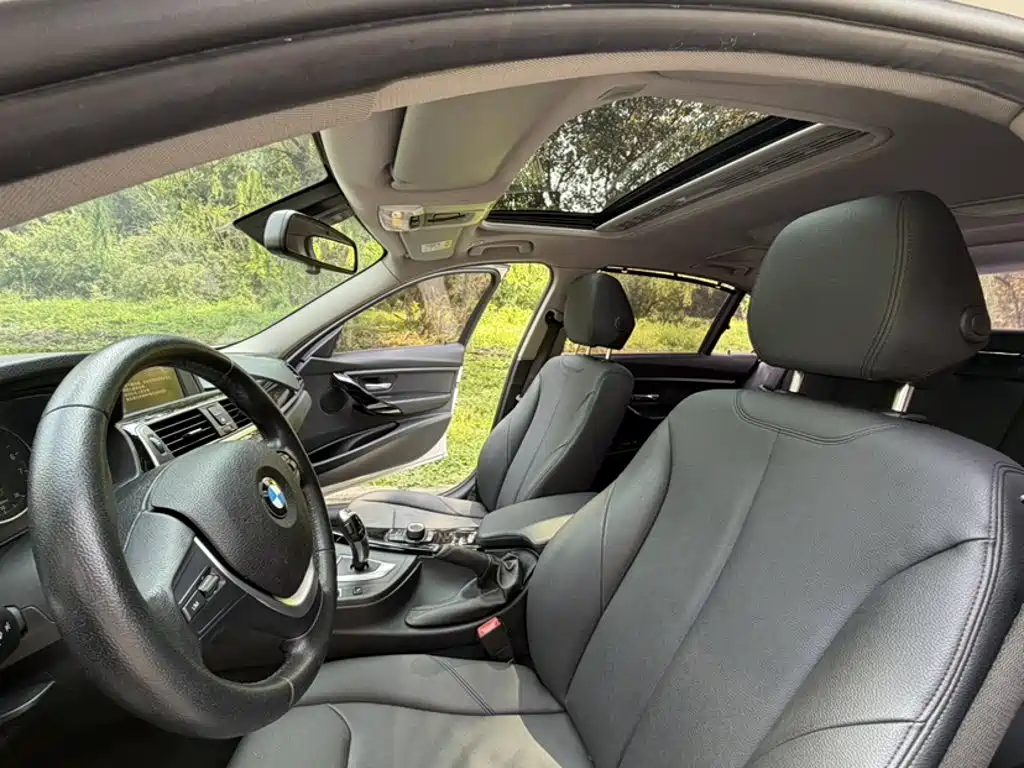 BMW 3 Series 2016 — фото 14
