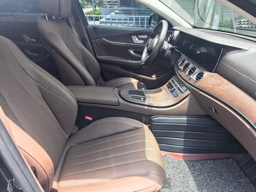 Mercedes-Benz E-Class 2019 — фото 17