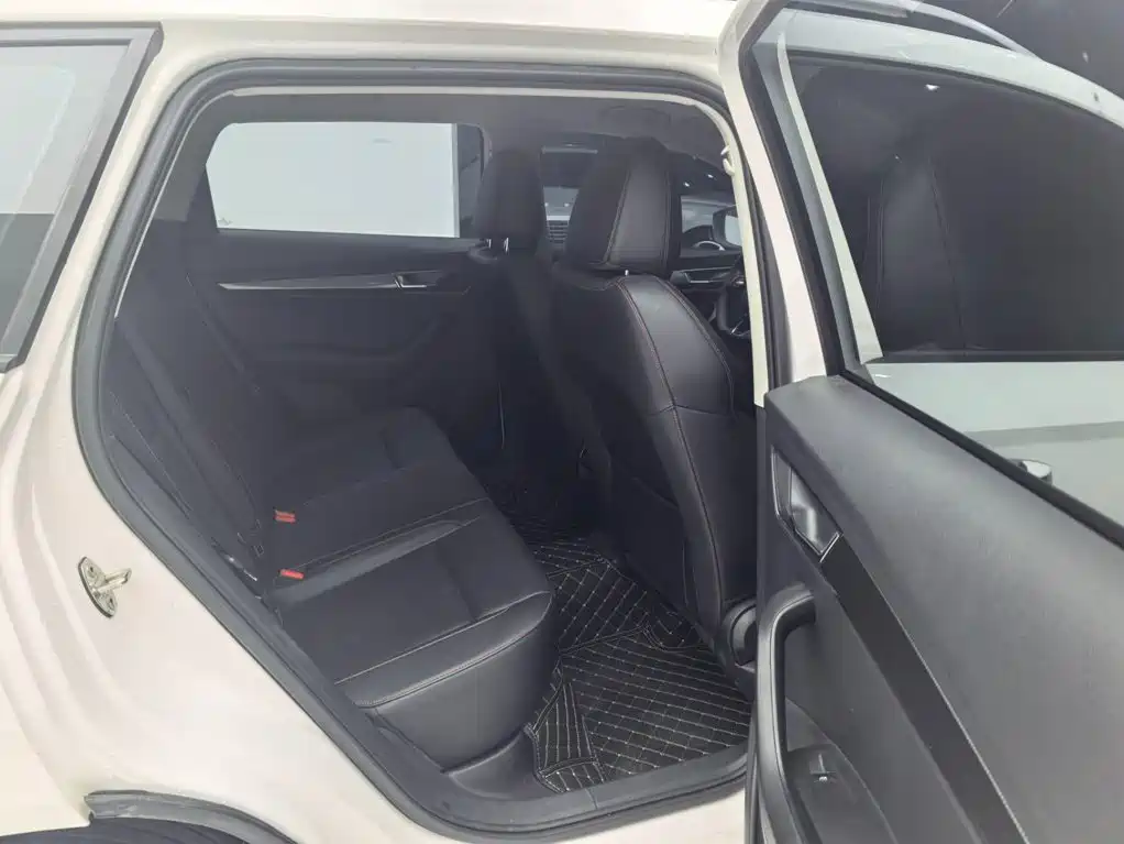 Skoda Karoq 2022 — фото 11