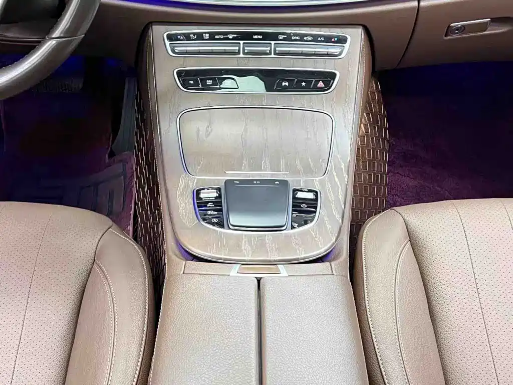 Mercedes-Benz E-Class 2020 — фото 17