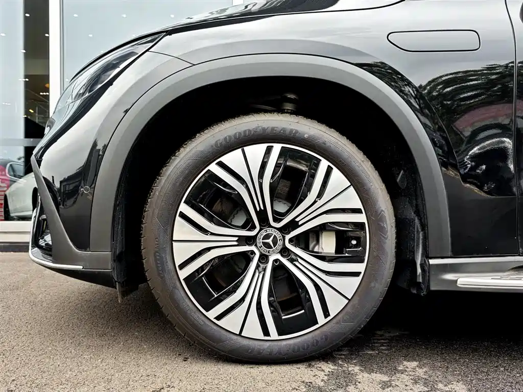 Mercedes-Benz EQE SUV 2025 — фото 3