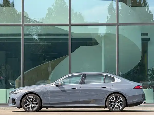 BMW i5 2024