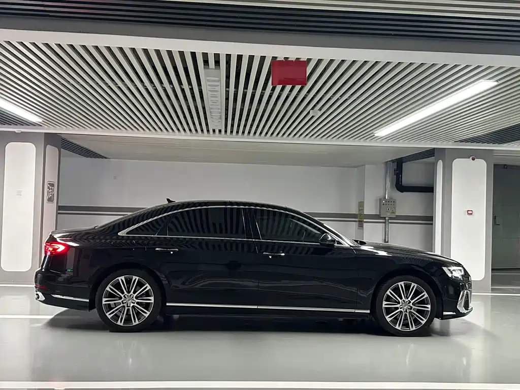 Audi A8 2023 — фото 25