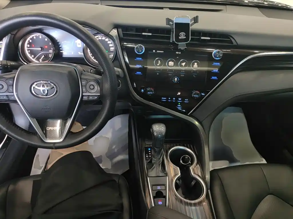Toyota Camry 2019 — фото 10