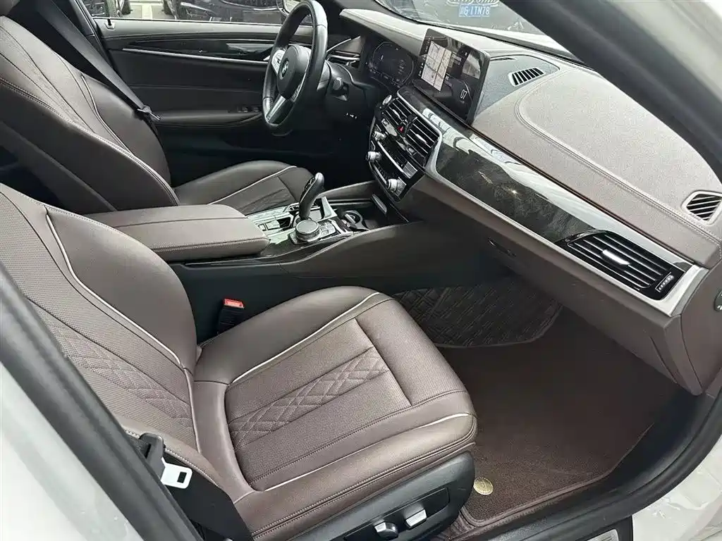 BMW 5 Series 2023 — фото 12