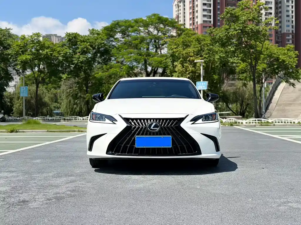 Lexus ES 2024