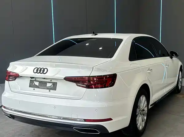 Audi A4L 2020