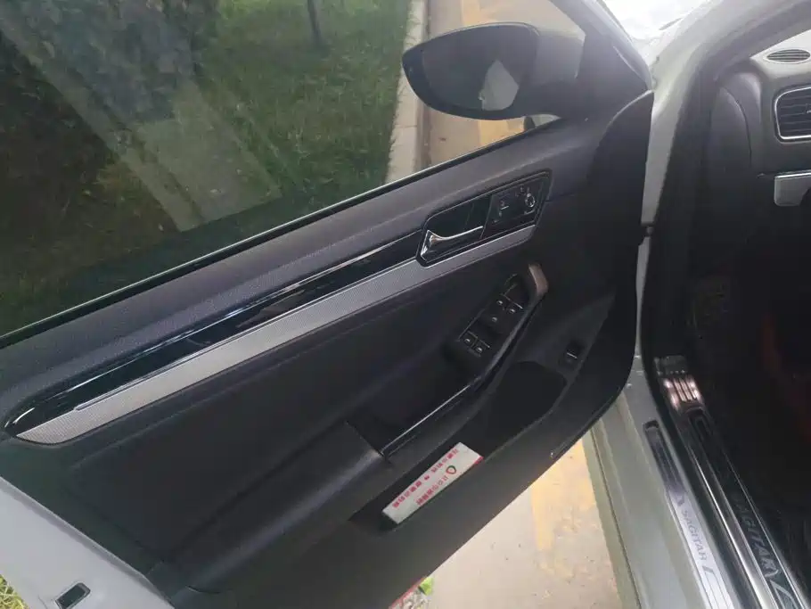 Volkswagen Sagitar 2018