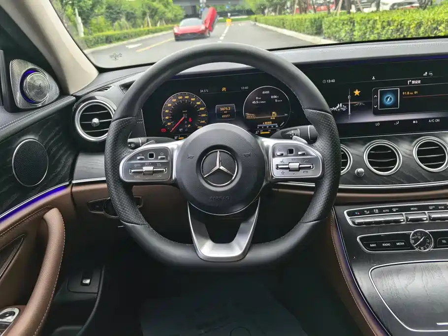 Mercedes-Benz E-Class 2019 — фото 15