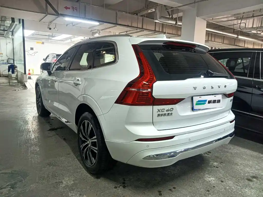 Volvo XC60 2022 — фото 3