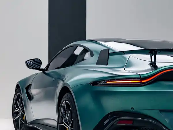 Aston Martin V8 Vantage 2023