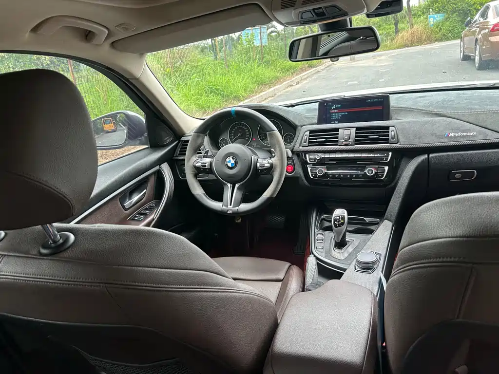 BMW 3 Series 2018 — фото 9