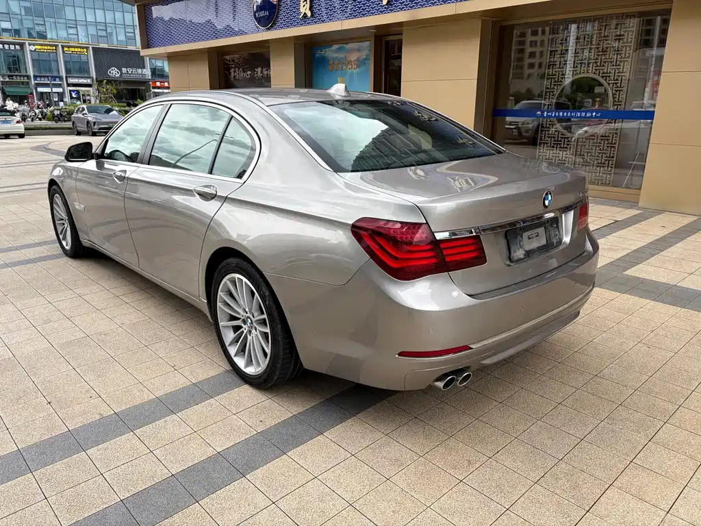 BMW 7 Series 2015 — фото 7