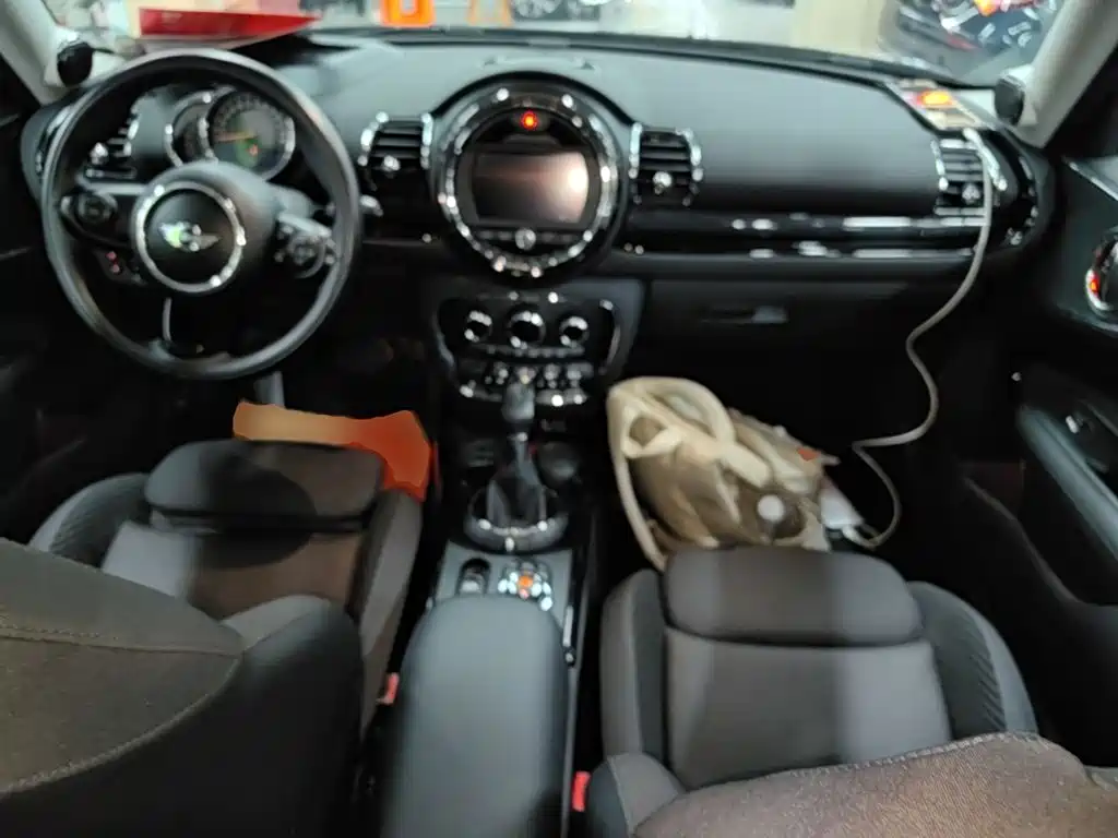 MINI Clubman 2018 — фото 10