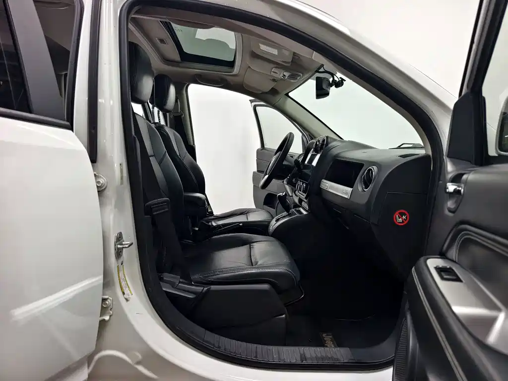 Jeep Compass 2013 — фото 14
