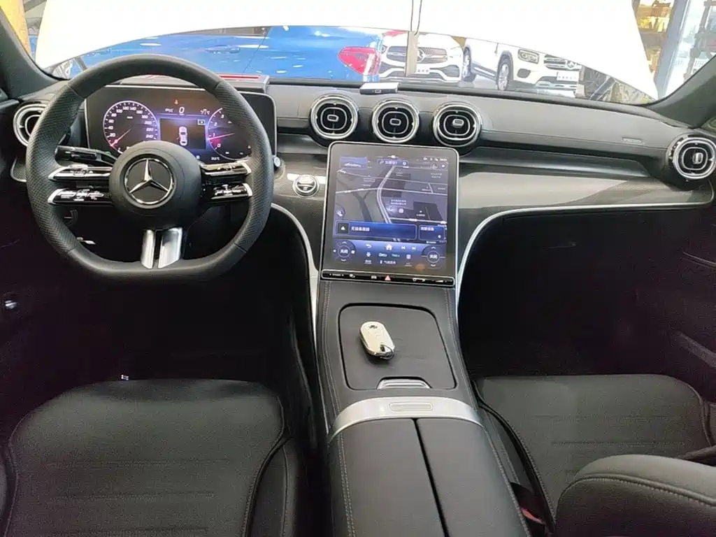 Mercedes-Benz C-Class 2024 — фото 10