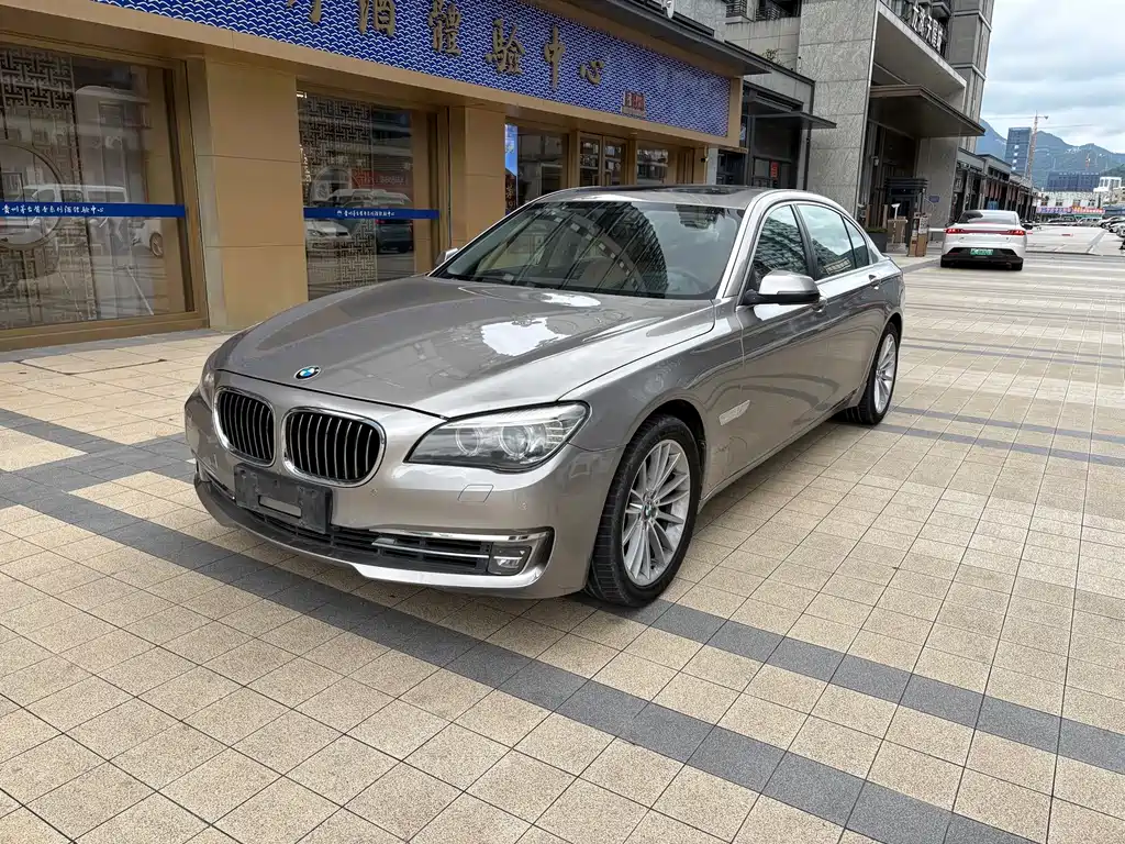 BMW 7 Series 2015 — фото 2