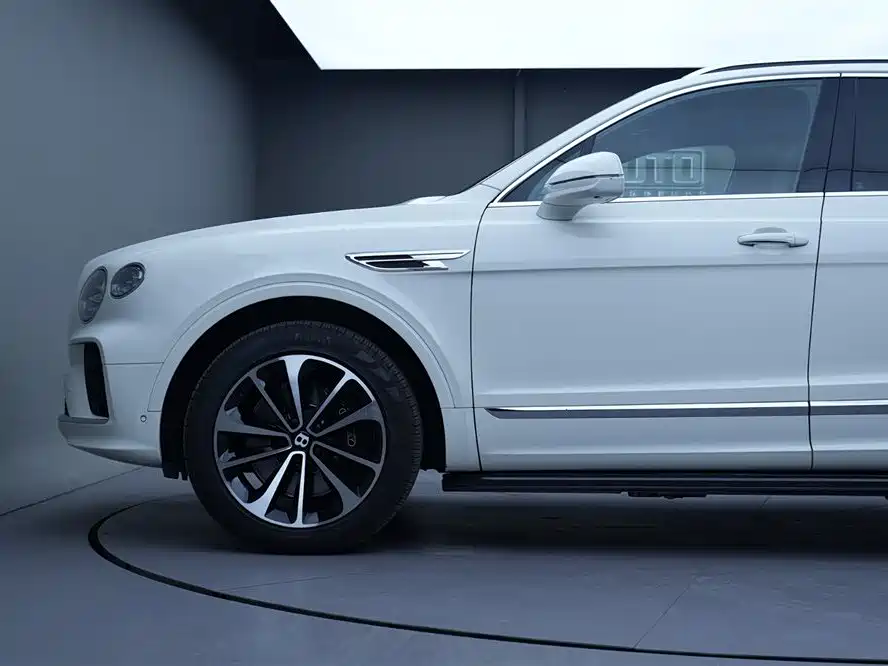 Bentley Bentayga 2020 — фото 5