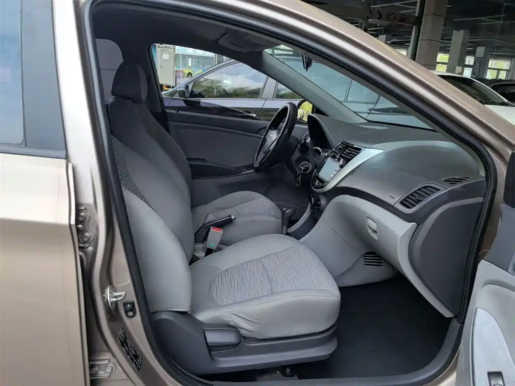 Hyundai Verna 2016 — фото 25