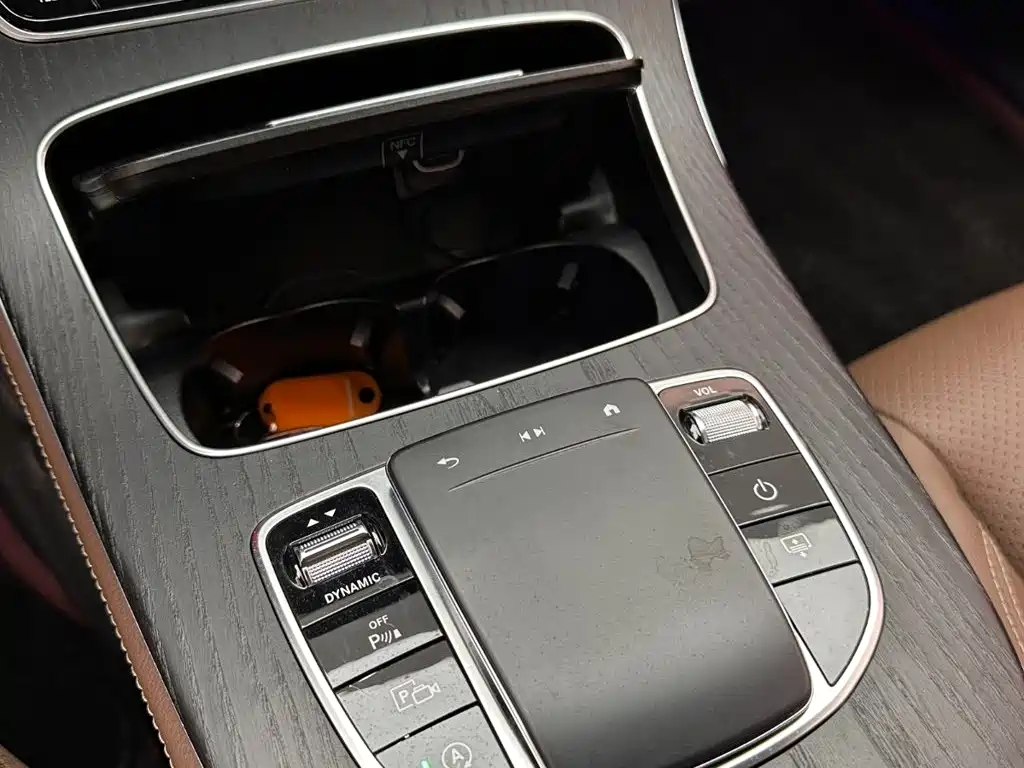 Mercedes-Benz E-Class 2023 — фото 16